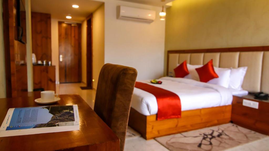 Golden Fern Resort Shimla Bagian luar foto