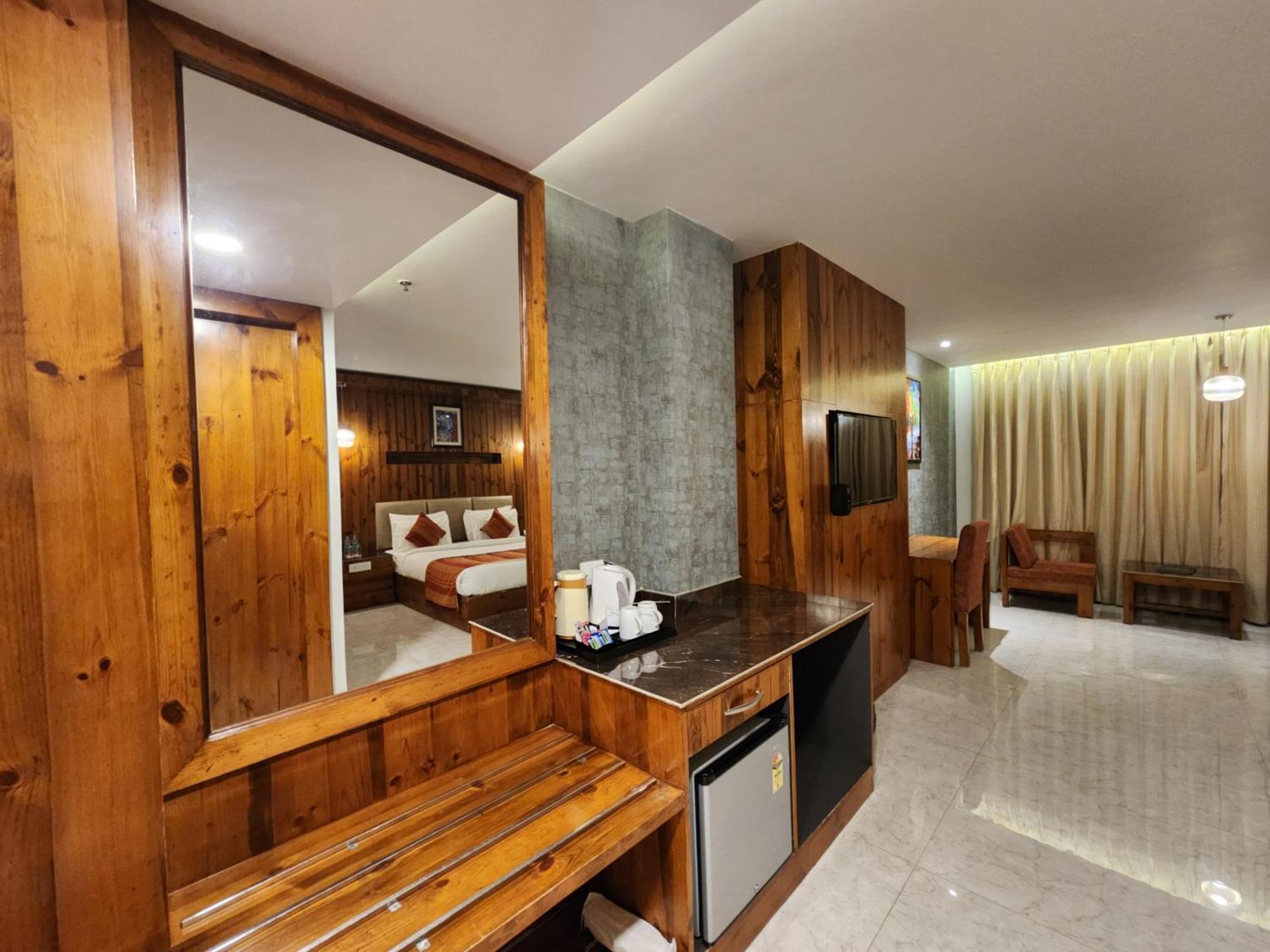 Golden Fern Resort Shimla Bagian luar foto