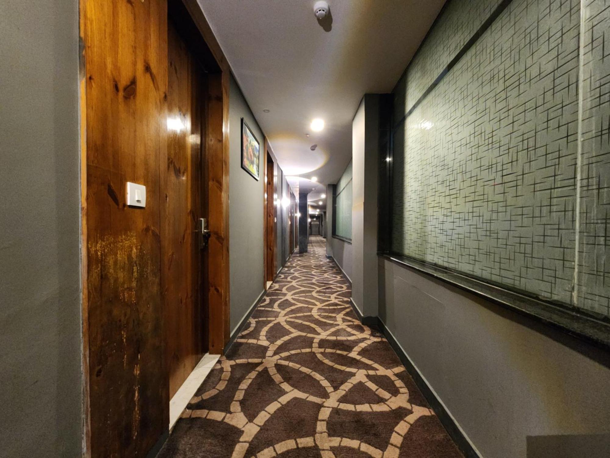 Golden Fern Resort Shimla Bagian luar foto